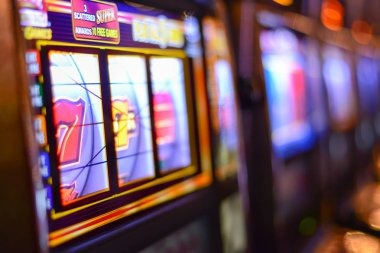 mekar11 European Roulette betting interface showing table layout, chip selection, and live dealer broadcast